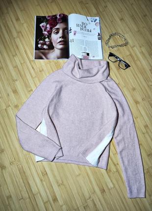 Opus🌷🌷🌷 потрясающий нежно-розовый
свитер с объемным горлом, по бокам контрастные белые полосы, 12% альпака, 31% шерсть2 фото