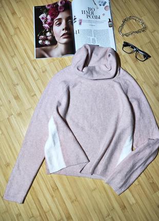 Opus🌷🌷🌷 потрясающий нежно-розовый
свитер с объемным горлом, по бокам контрастные белые полосы, 12% альпака, 31% шерсть3 фото