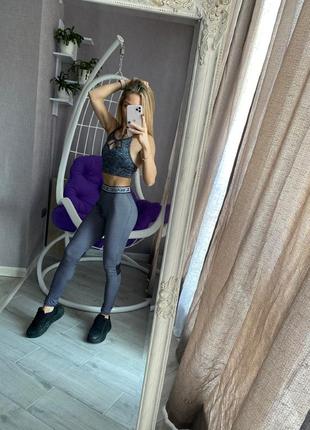 Фитнес костюм лосины prettylittlethig топ victorias secret