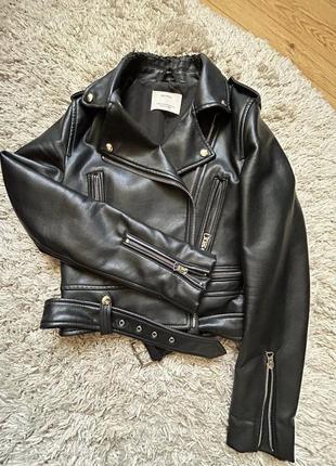 Куртка кожаная черная bershka2 фото