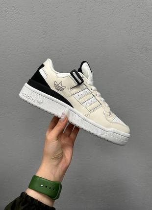 Женские кроссовки adidas forum low beige black