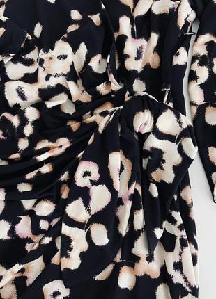 Сукня силуетна приталенне рукава три чверті плаття демисезонне класика по фігурі защіпи квітковий принт v образний6 фото