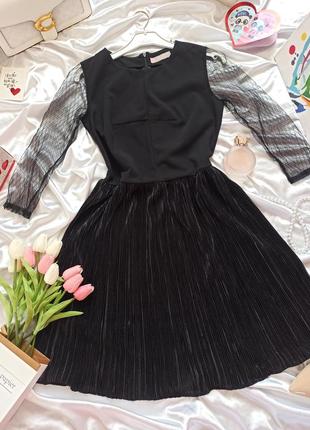 Жіноча чорна сукня з рукавами сіткою і спідницею пліссе3 фото