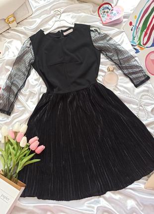 Жіноча чорна сукня з рукавами сіткою і спідницею пліссе4 фото