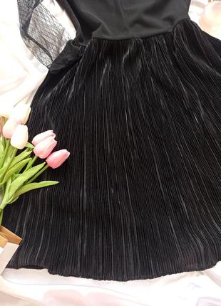 Жіноча чорна сукня з рукавами сіткою і спідницею пліссе6 фото
