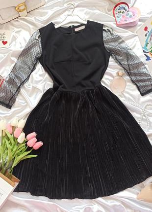 Жіноча чорна сукня з рукавами сіткою і спідницею пліссе2 фото