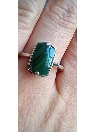 Нежный серебряный комплект с малахитом