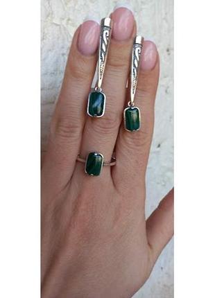 Нежный серебряный комплект с малахитом