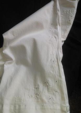 Хорошие белые фирменные  шорты стразиками5 фото