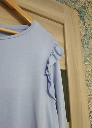 Легка стильна віскозна кофта блуза з рюшами на плечах3 фото