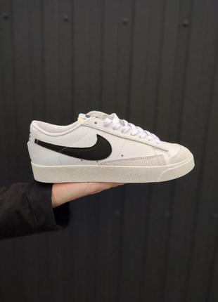 Жіночі кросівки nike blazer low 77 vintage white black3 фото