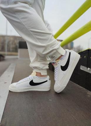 Жіночі кросівки nike blazer low 77 vintage white black8 фото