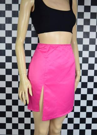 Юбка с разрезом ярко розовая атласная мини-юбка2 фото