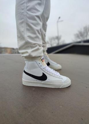 Женские кроссовки nike blazer mid 77 vintage white black9 фото