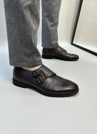 Мужские кожаные туфли с тиснением под рептилию коричневые9 фото