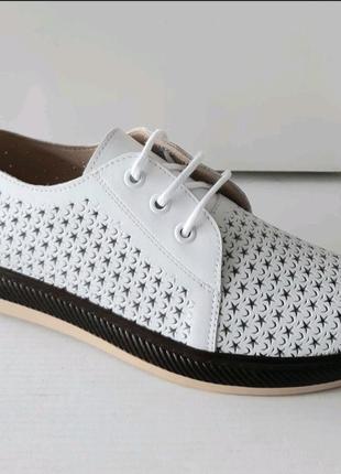 Легкие мокасины с перфорацией