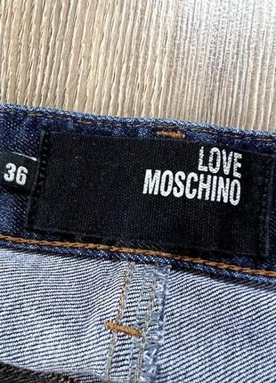 Мужские оригинальные стрейчевые джинсы с нашивкой love moschino7 фото