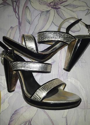 Классные, красивые босоножки 😇