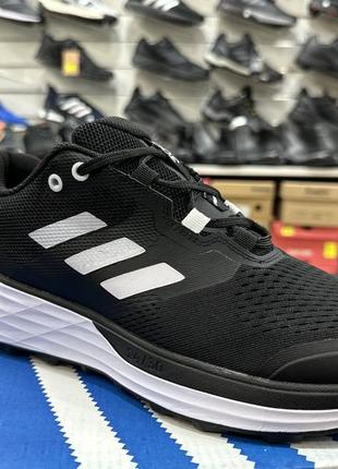 Кроссовки adidas.