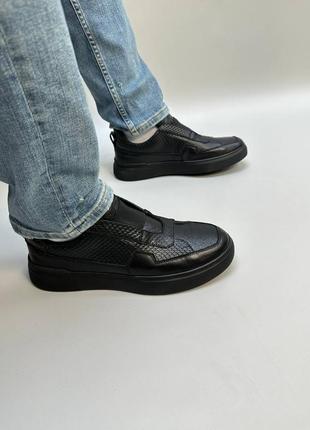 Чоловічі чорні шкіряні кросівки мокасини кеди з гумкою без шнурків8 фото