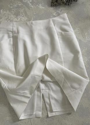 Стильная белая юбка с карманами4 фото