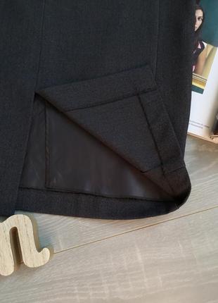 Базовая серая юбка карандаш с разрезом спереди4 фото