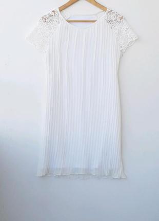 Бомбезное плаття плісе з ажурними рукавами xs s біле плаття плісе1 фото