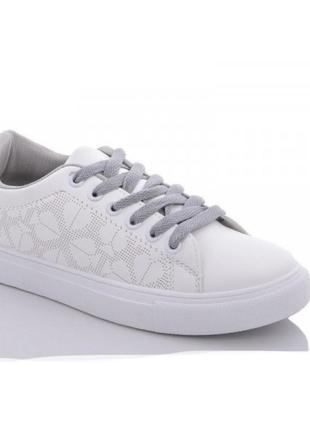 Жіночі білі кросівки