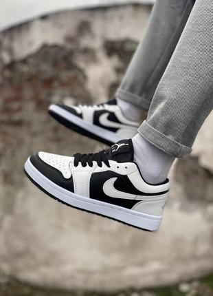 Стильні чоловічі кросівки nike air jordan 1 retro low white black білі з чорним2 фото