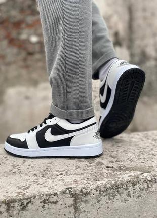 Стильні чоловічі кросівки nike air jordan 1 retro low white black білі з чорним6 фото