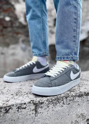 Классные женские кроссовки nike blazer low grey white серые с белым4 фото