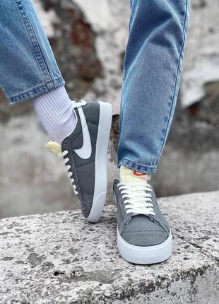 Классные женские кроссовки nike blazer low grey white серые с белым8 фото