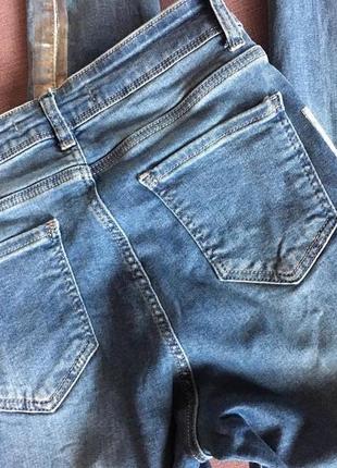 Крутые джинсы , скинни denim с высокой посадкой,необработанным низом и полоской сбоку4 фото