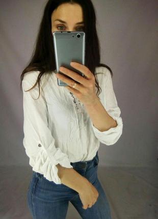 Білосніжна блузка