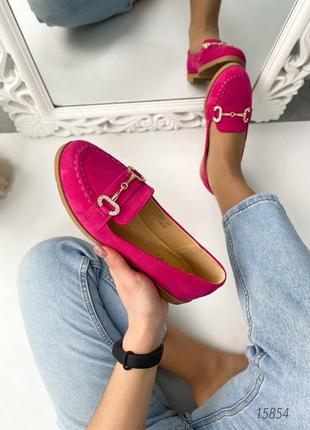 Фуксія замшеві туфлі лофери з пряжкою рожеві4 фото