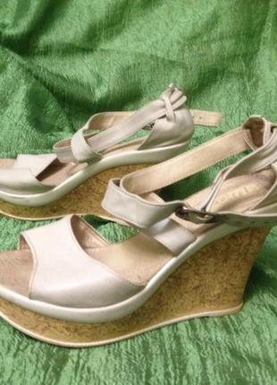 Босоножки кожаные размер 38