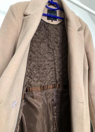Класичне шерстяне пальто бежевого кольору5 фото
