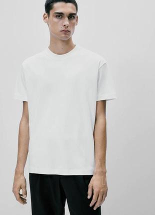 Футболка чорна