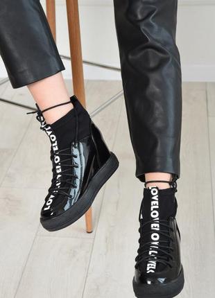 Туфлі-снікерси жіночі демісезонні чорного кольору3 фото