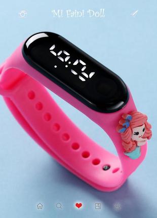 Детские сенсорные электронные часы с 3д браслетом  водонепроницаемые с куклой ариэль с короной розовый
