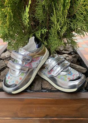 Кроссовки р21,22,24 для девушек