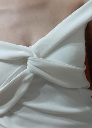 Белое платье