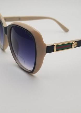 Солнцезащитные очки .