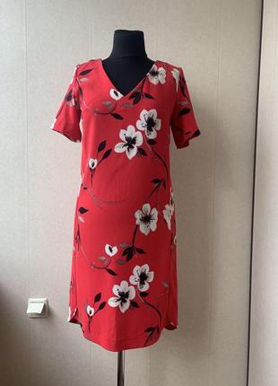 Красное платье