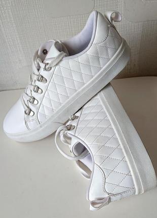 Фирменные качественные белые кроссовки кеды primark1 фото