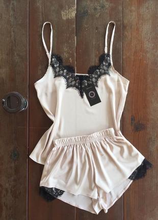 Женская пижама с кружевом