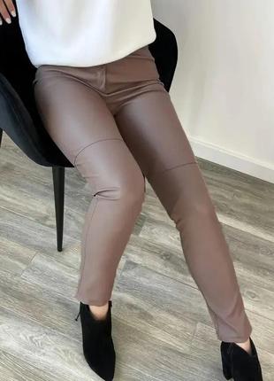 Кожаные женские брюки демисезонные цвет мокко5 фото