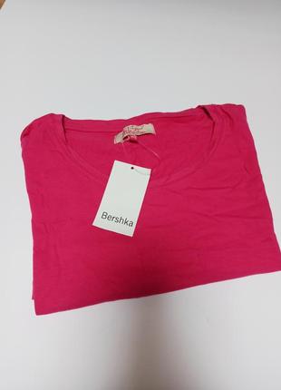 Bershka футболка жіноча в малиновому кольорі2 фото