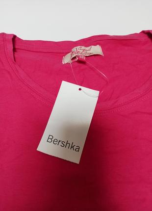 Bershka футболка женская в малиновом цвете3 фото