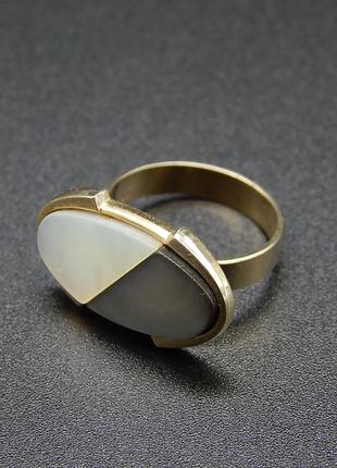 66. винтажное позолоченное кольцо с перламутром инь-янь размер 17.